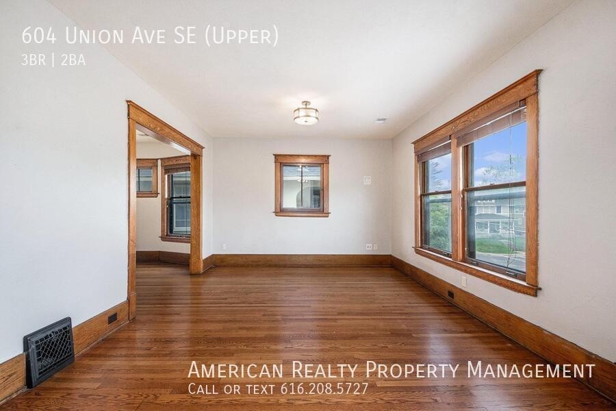 604 Union Ave Se - Photo 6 of 18