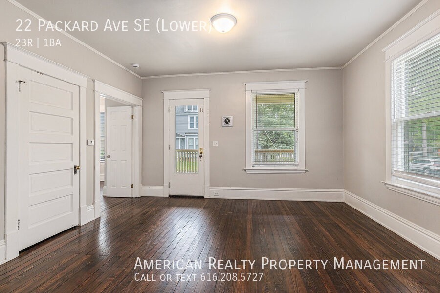 22 Packard Ave Se #2 - Photo 2 of 14