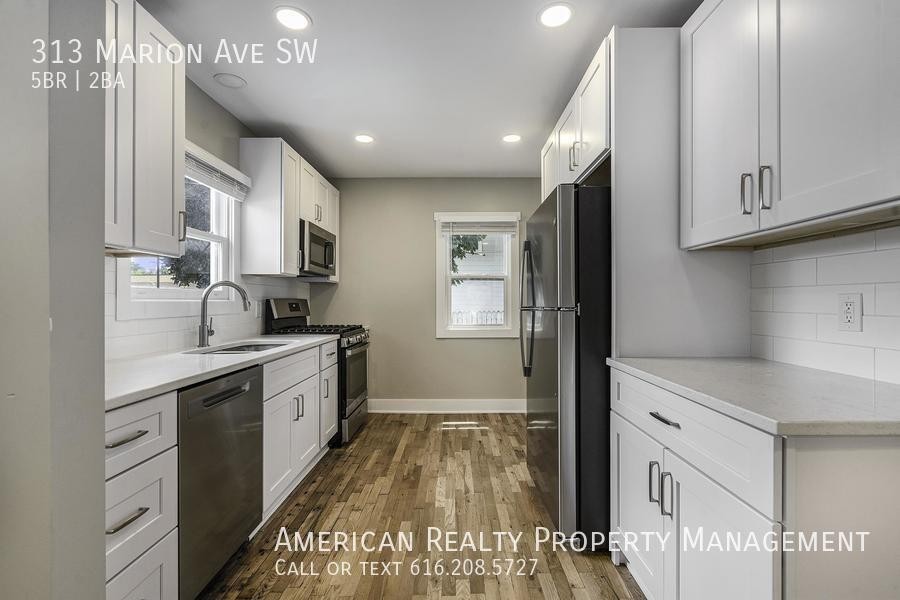 313 Marion Ave Sw - Photo 4 of 21
