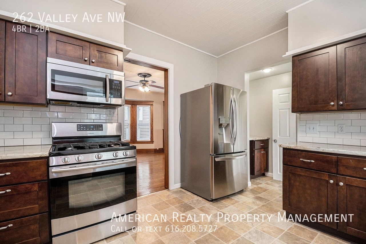 262 Valley Ave Nw - Photo 4 of 18