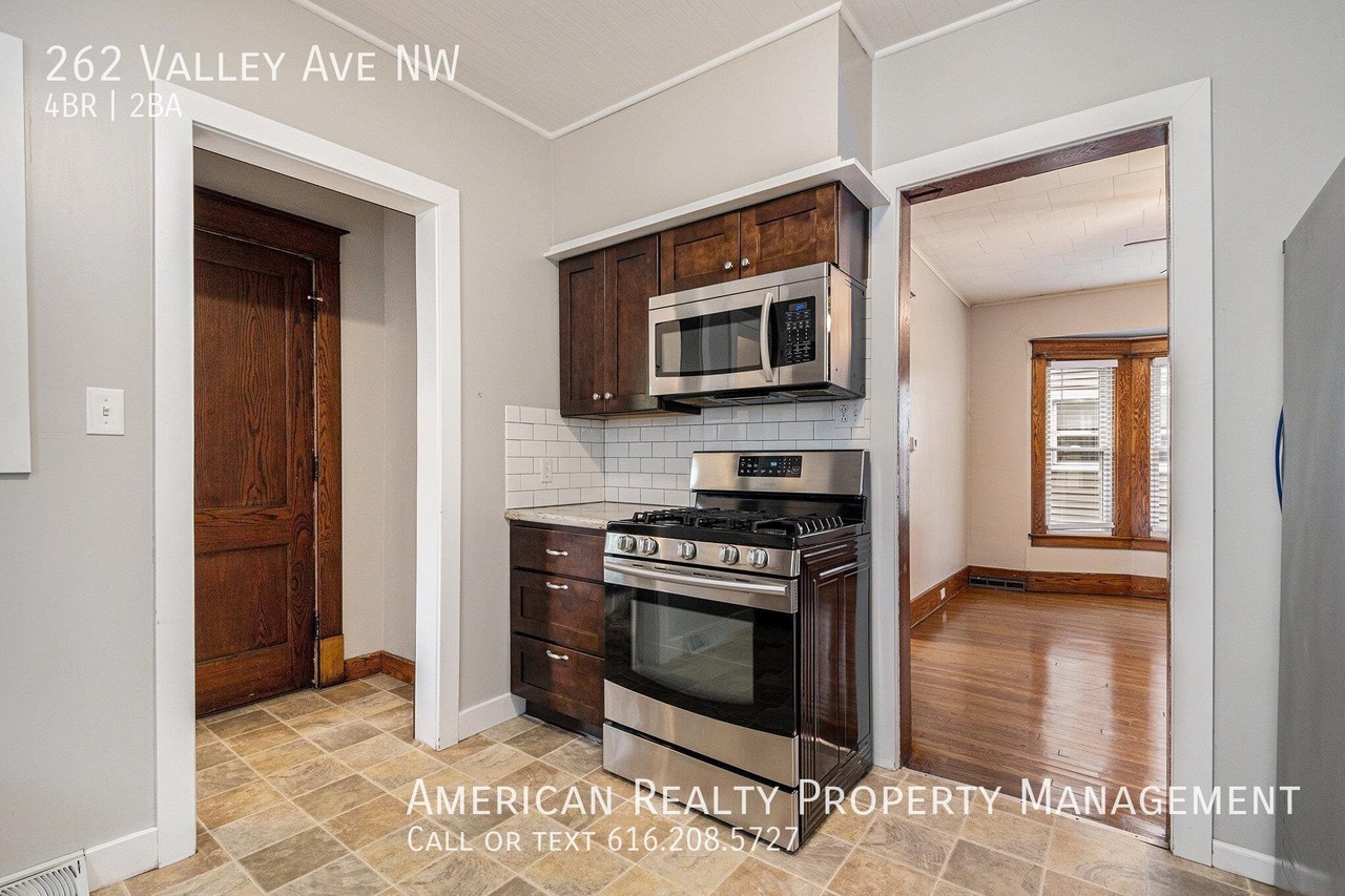 262 Valley Ave Nw - Photo 5 of 18