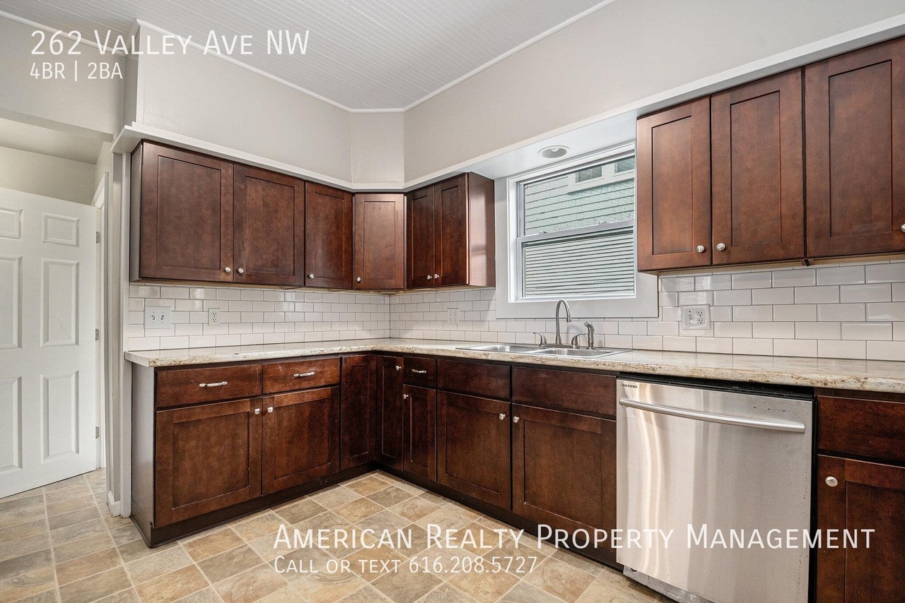 262 Valley Ave Nw - Photo 6 of 18