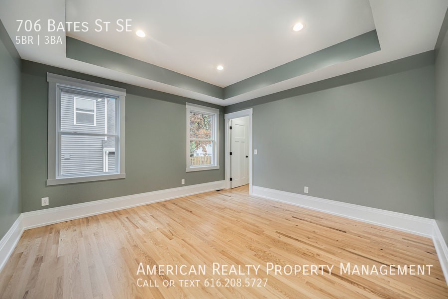 706 Bates St Se - Photo 7 of 19