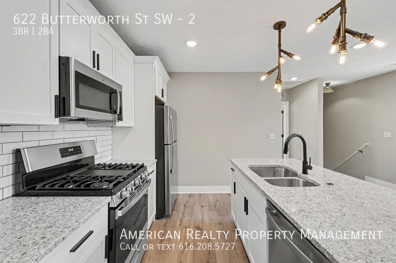 622 Butterworth St Sw #2 - Photo 4 of 16
