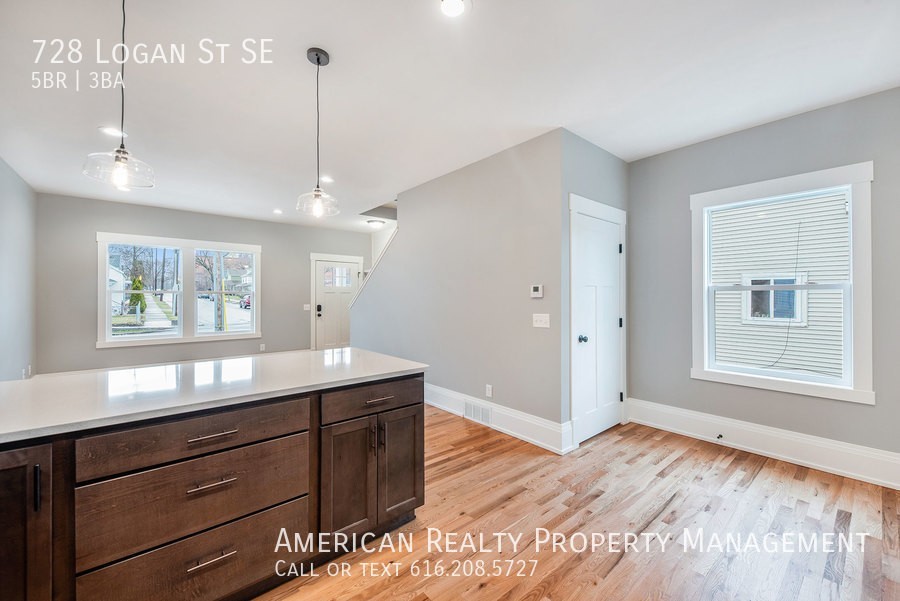 728 Logan St Se - Photo 6 of 28