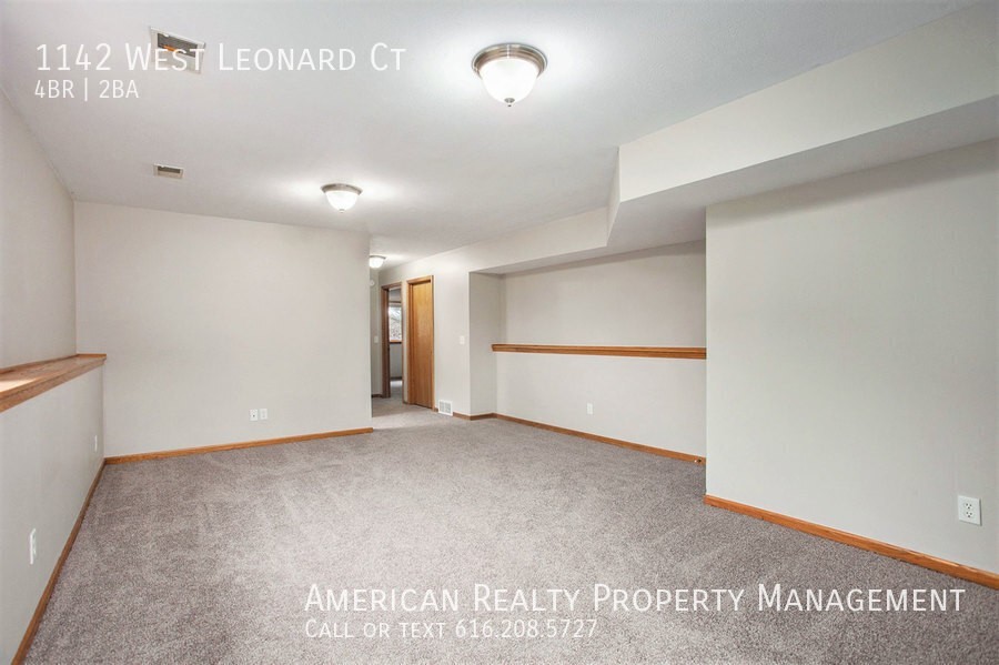 1142 W Leonard Ct Nw - Photo 7 of 19
