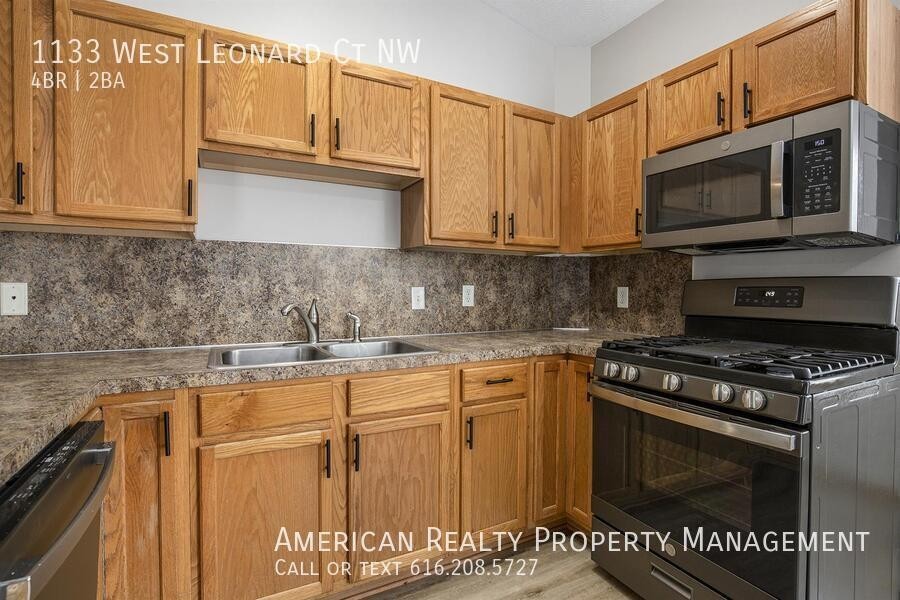 1133 W Leonard Ct Nw - Photo 5 of 19