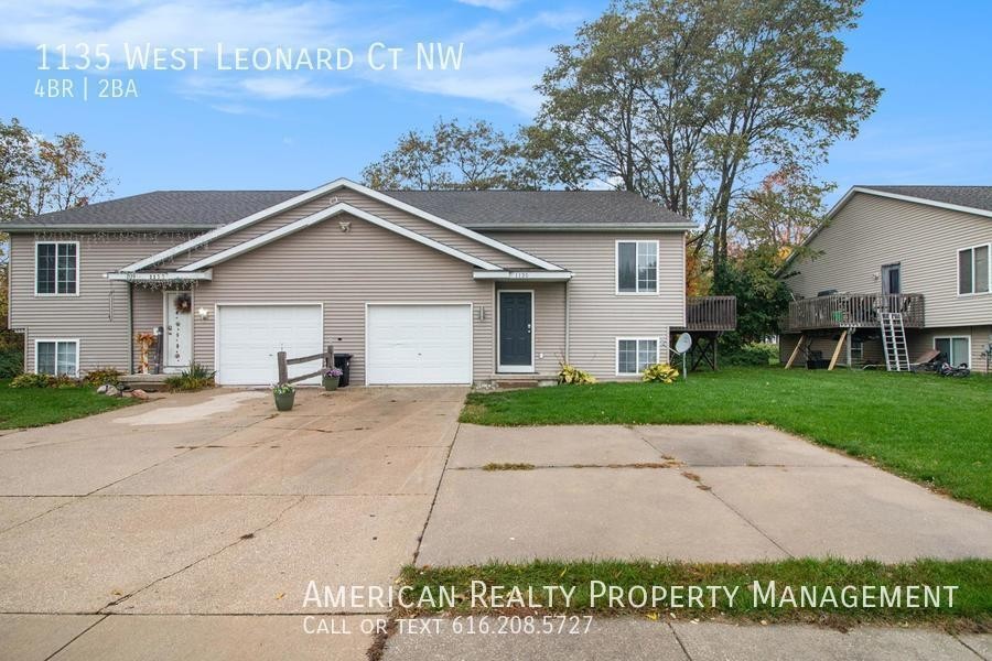 1135 W Leonard Ct Nw