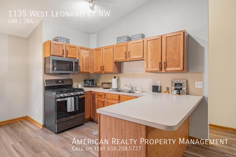 1135 W Leonard Ct Nw - Photo 2 of 19