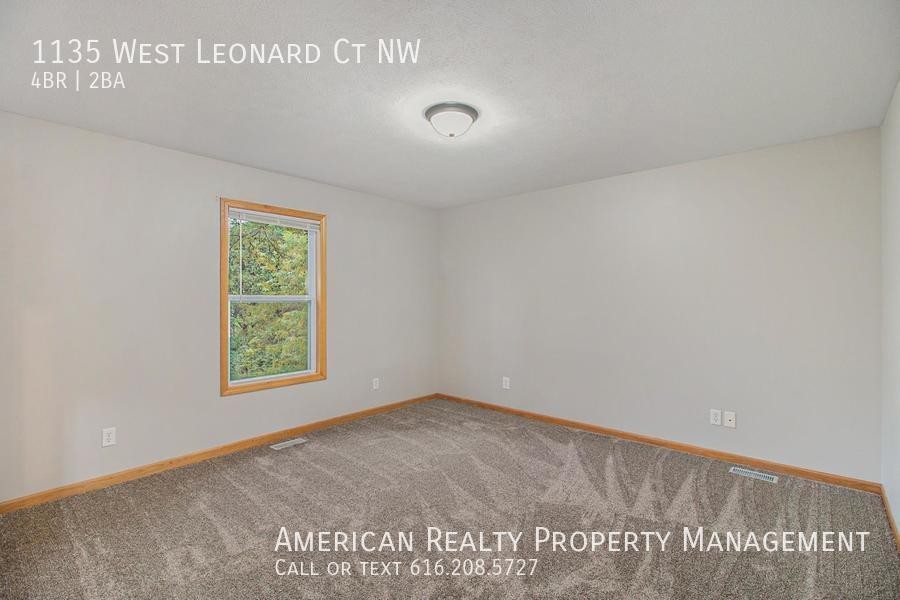 1135 W Leonard Ct Nw - Photo 6 of 19