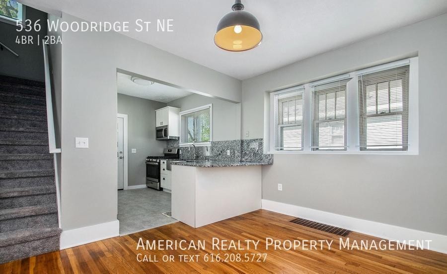 536 Woodridge St Ne - Photo 3 of 16