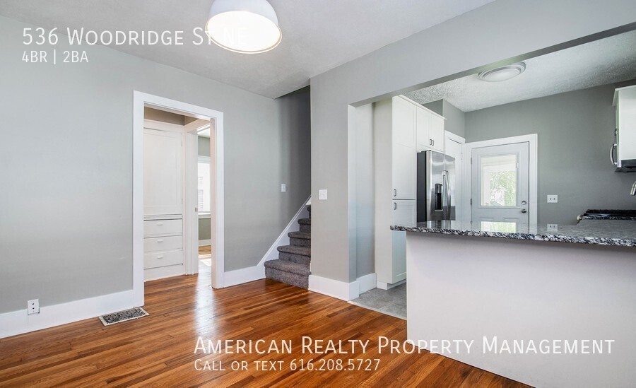 536 Woodridge St Ne - Photo 4 of 16