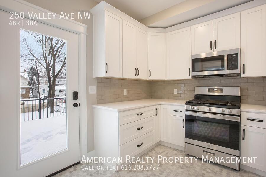 250 Valley Ave Nw - Photo 4 of 19