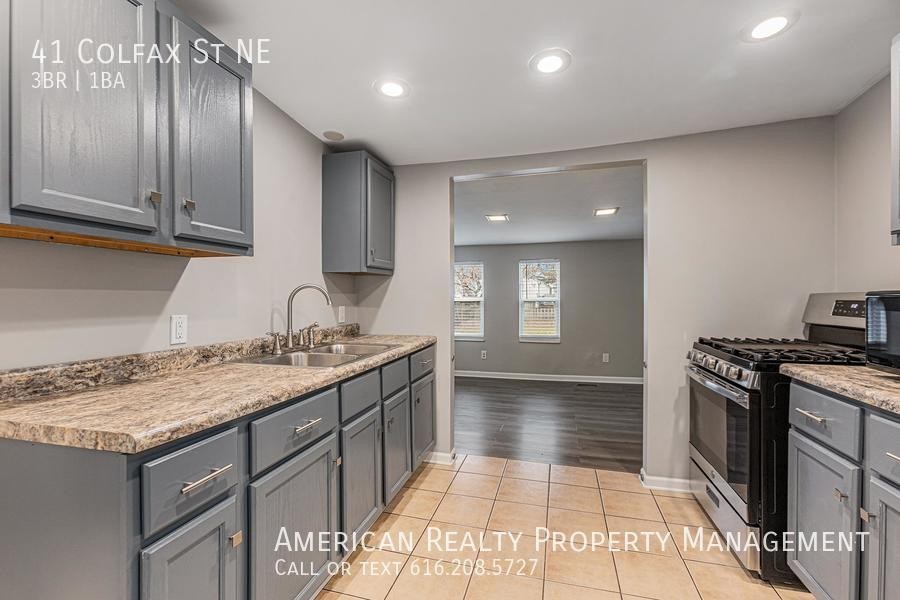 41 Colfax St Ne - Photo 4 of 17