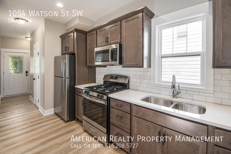 1054 Watson St Sw - Photo 4 of 23