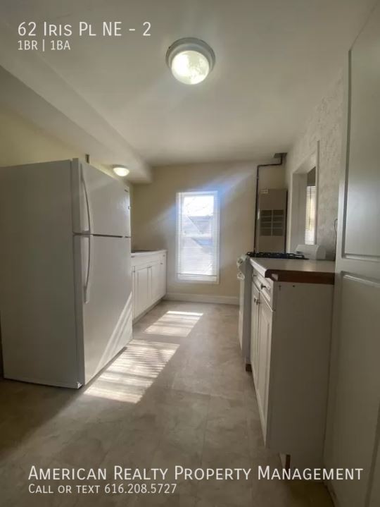 62 Iris Pl Ne #2 - Photo 2 of 5