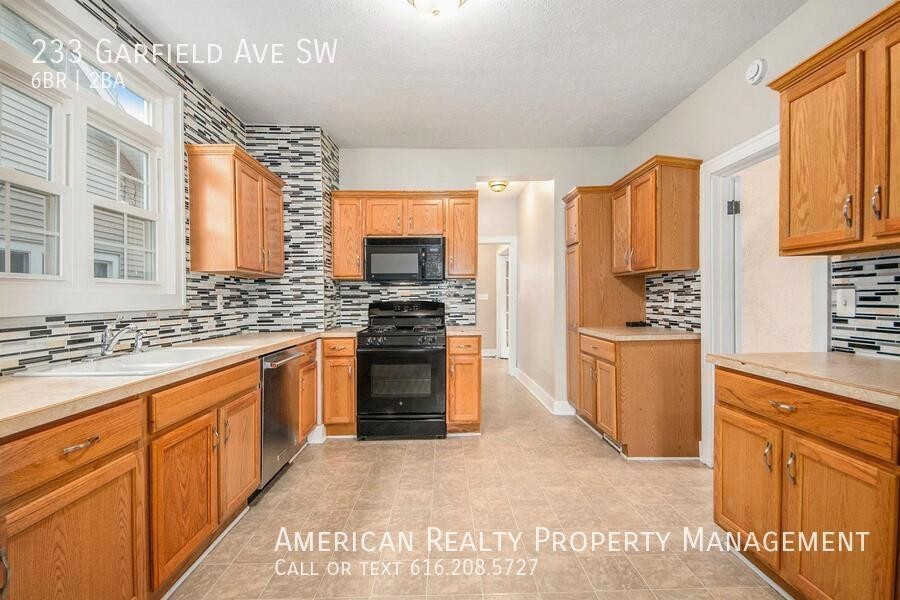 233 Garfield Ave Sw - Photo 4 of 19