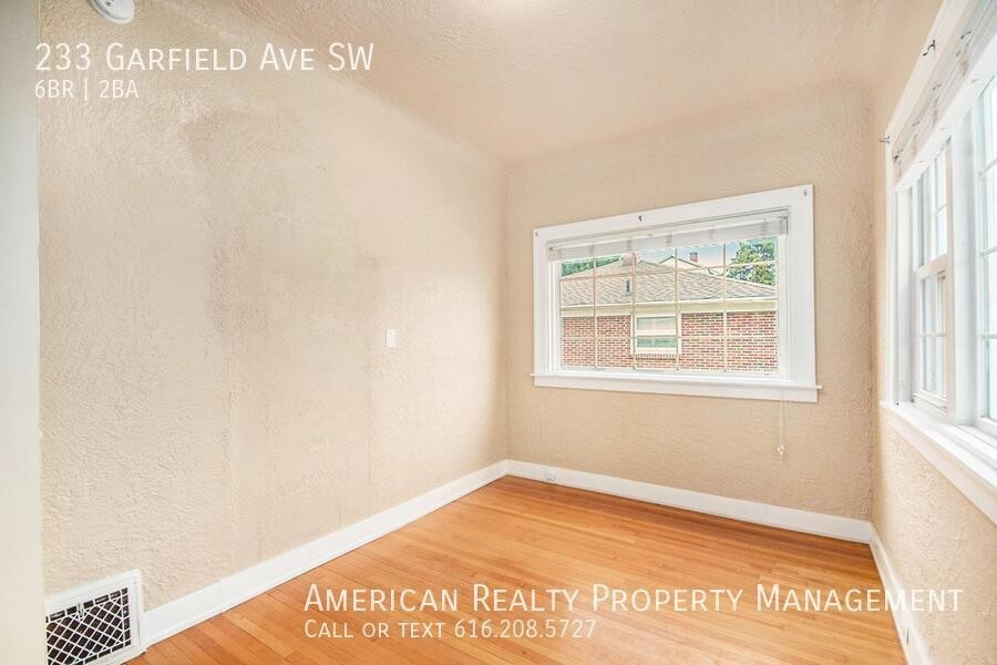 233 Garfield Ave Sw - Photo 7 of 19