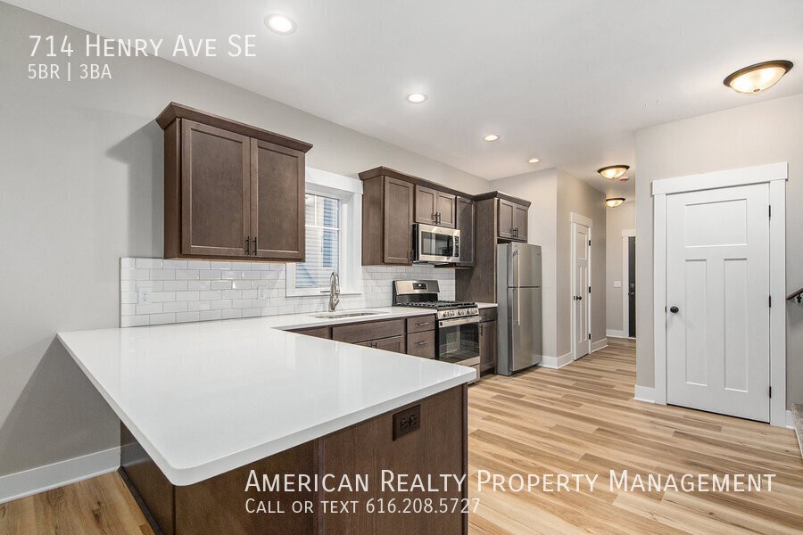 714 Henry Ave Se - Photo 4 of 19