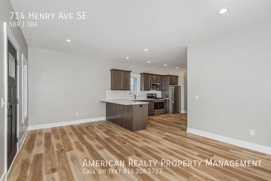714 Henry Ave Se - Photo 7 of 19
