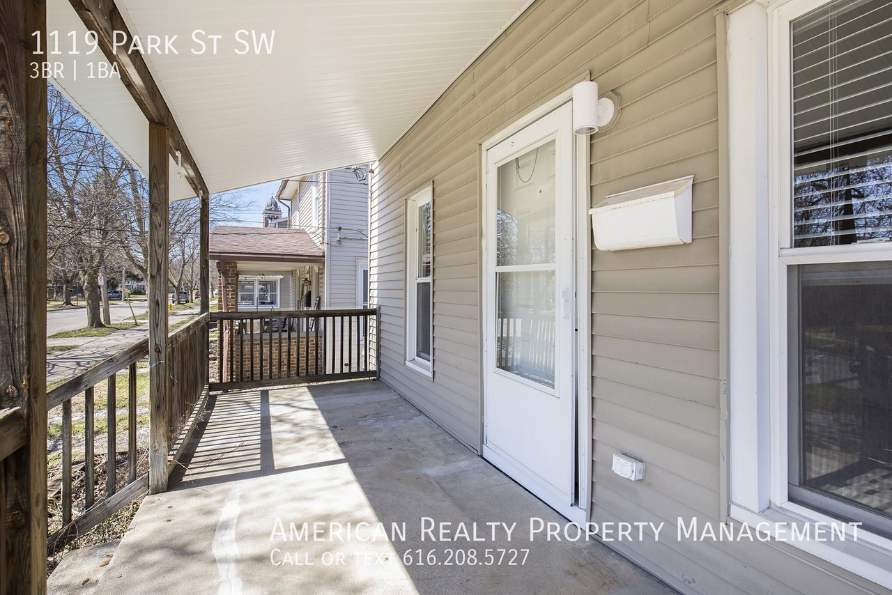 1119 Park St Sw - Photo 2 of 17