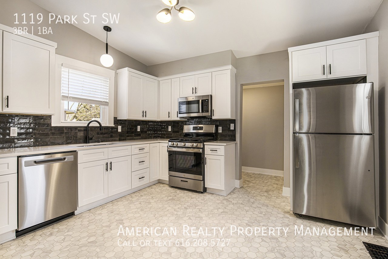 1119 Park St Sw - Photo 3 of 17
