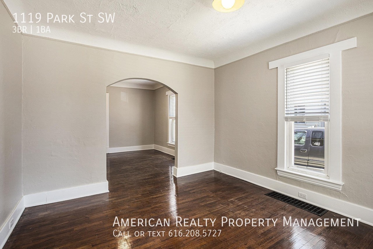 1119 Park St Sw - Photo 5 of 17