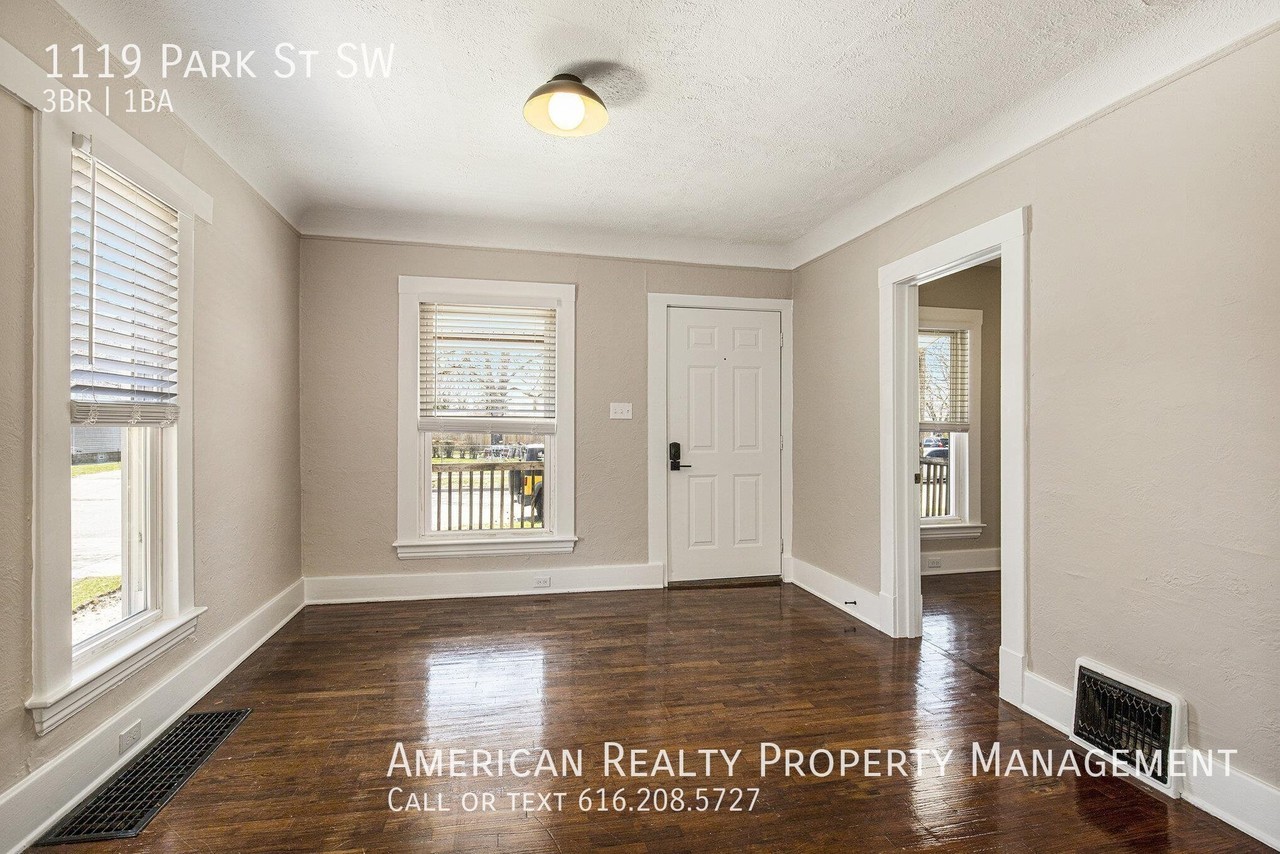 1119 Park St Sw - Photo 6 of 17