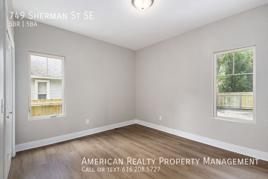 749 Sherman St Se - Photo 6 of 19