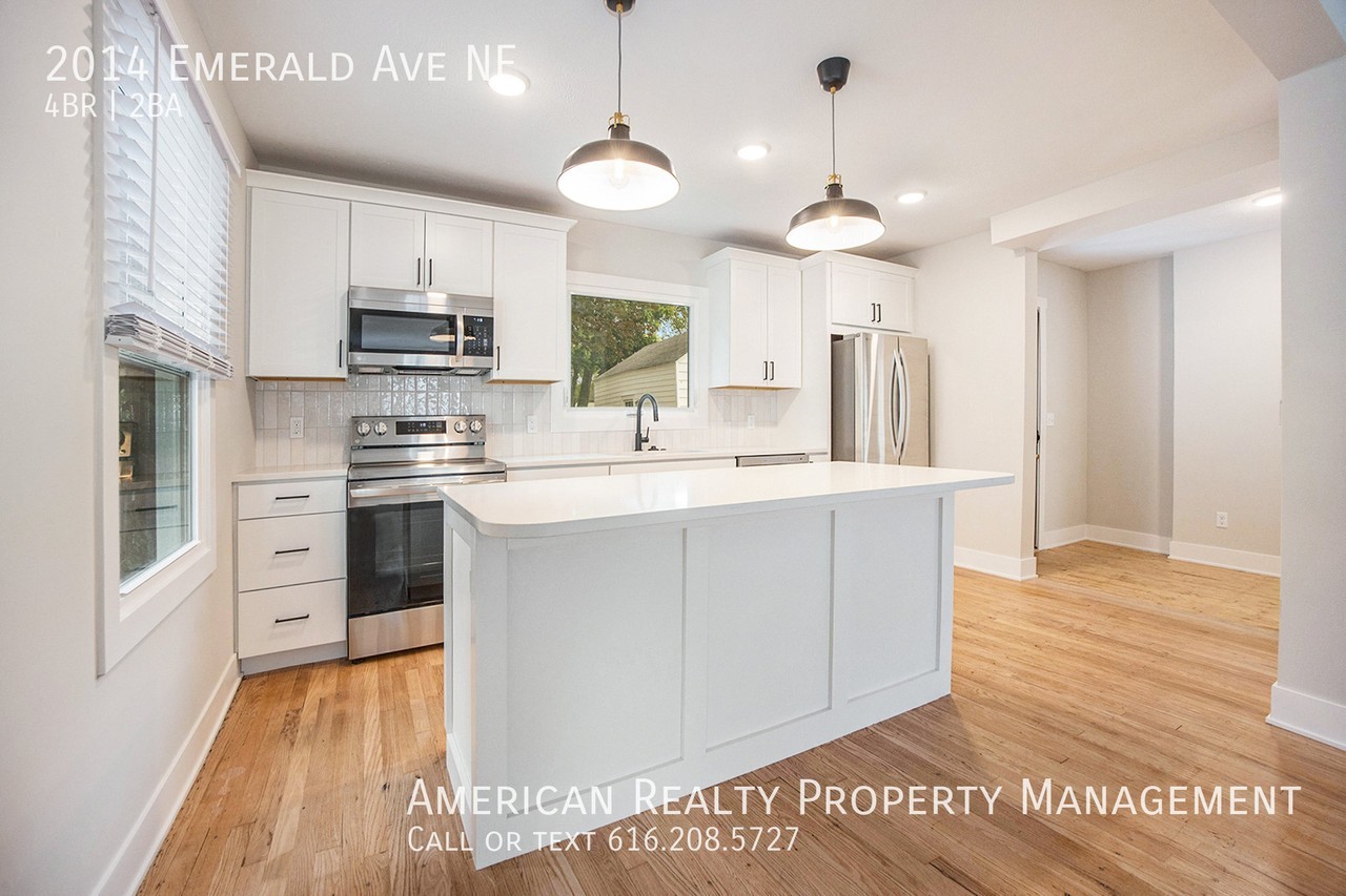 2014 Emerald Ave Ne - Photo 5 of 21