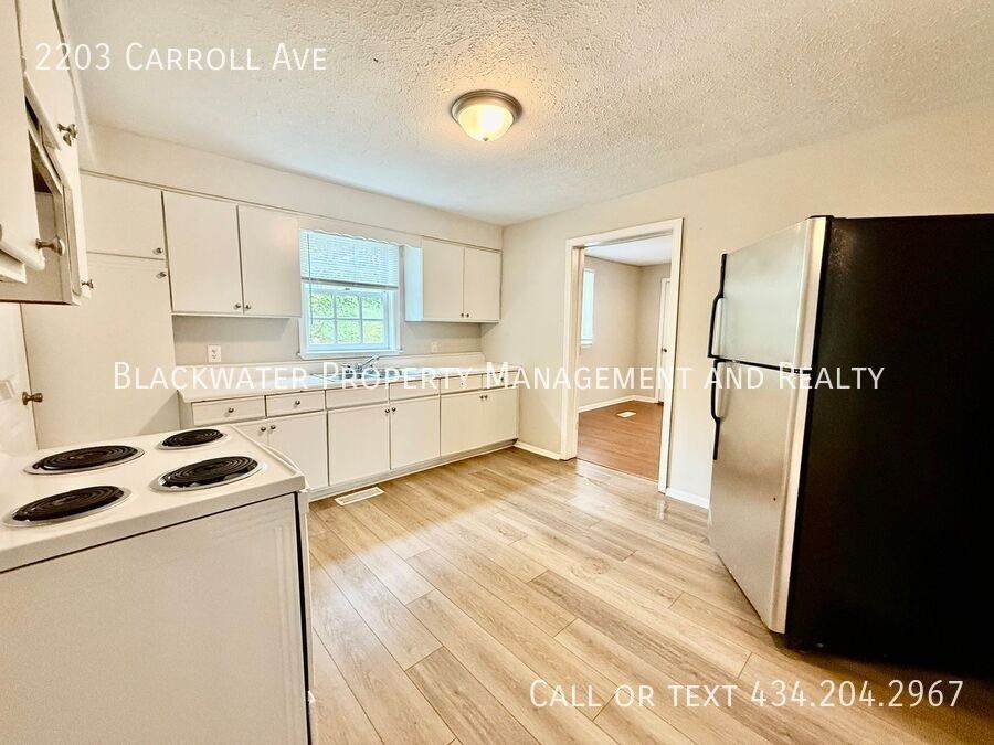 2203 Carroll Ave - Photo 4 of 13