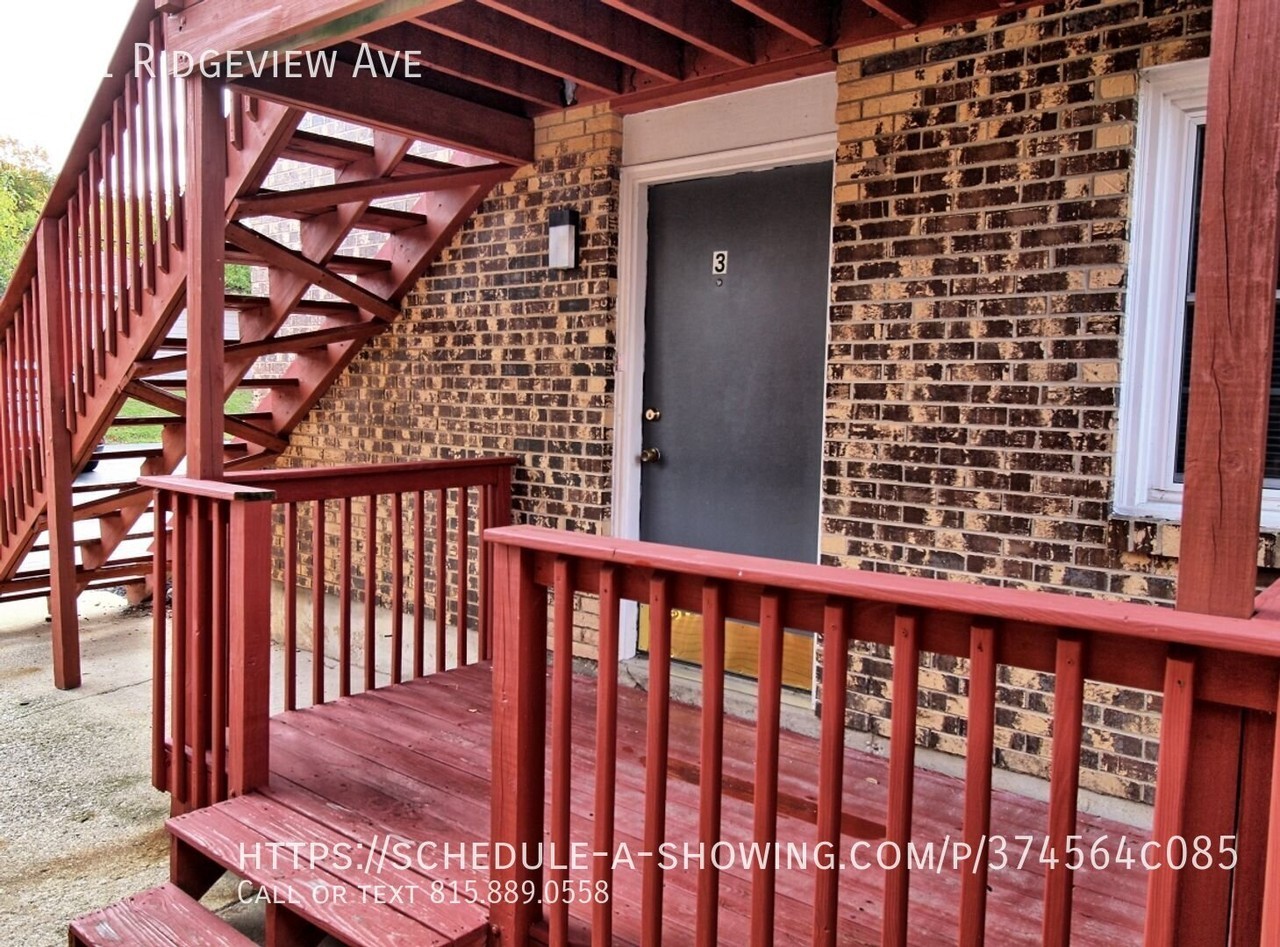 331 Ridgeview Ave - Photo 3 of 16