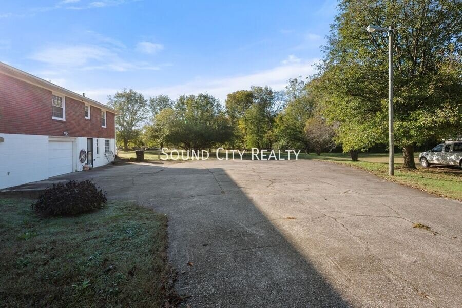 4012 Oxbow Dr - Photo 3 of 28