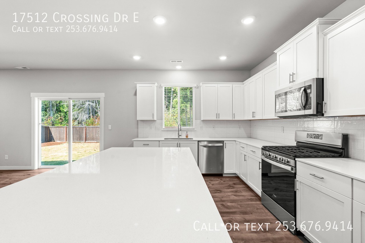 17512 Crossing Dr E - Photo 6 of 48