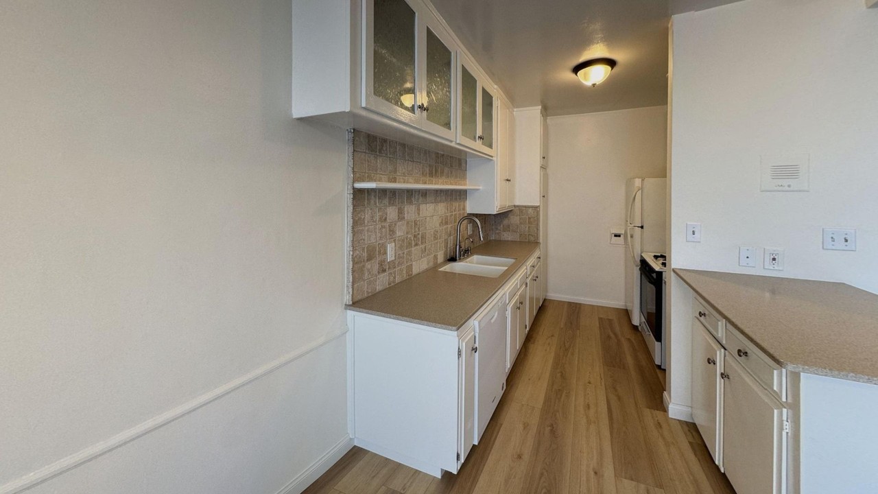 2621 Centinela Ave #14 - Photo 3 of 11