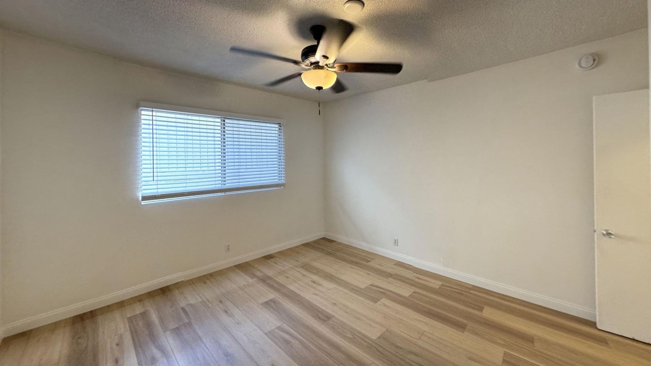 2621 Centinela Ave #14 - Photo 7 of 11