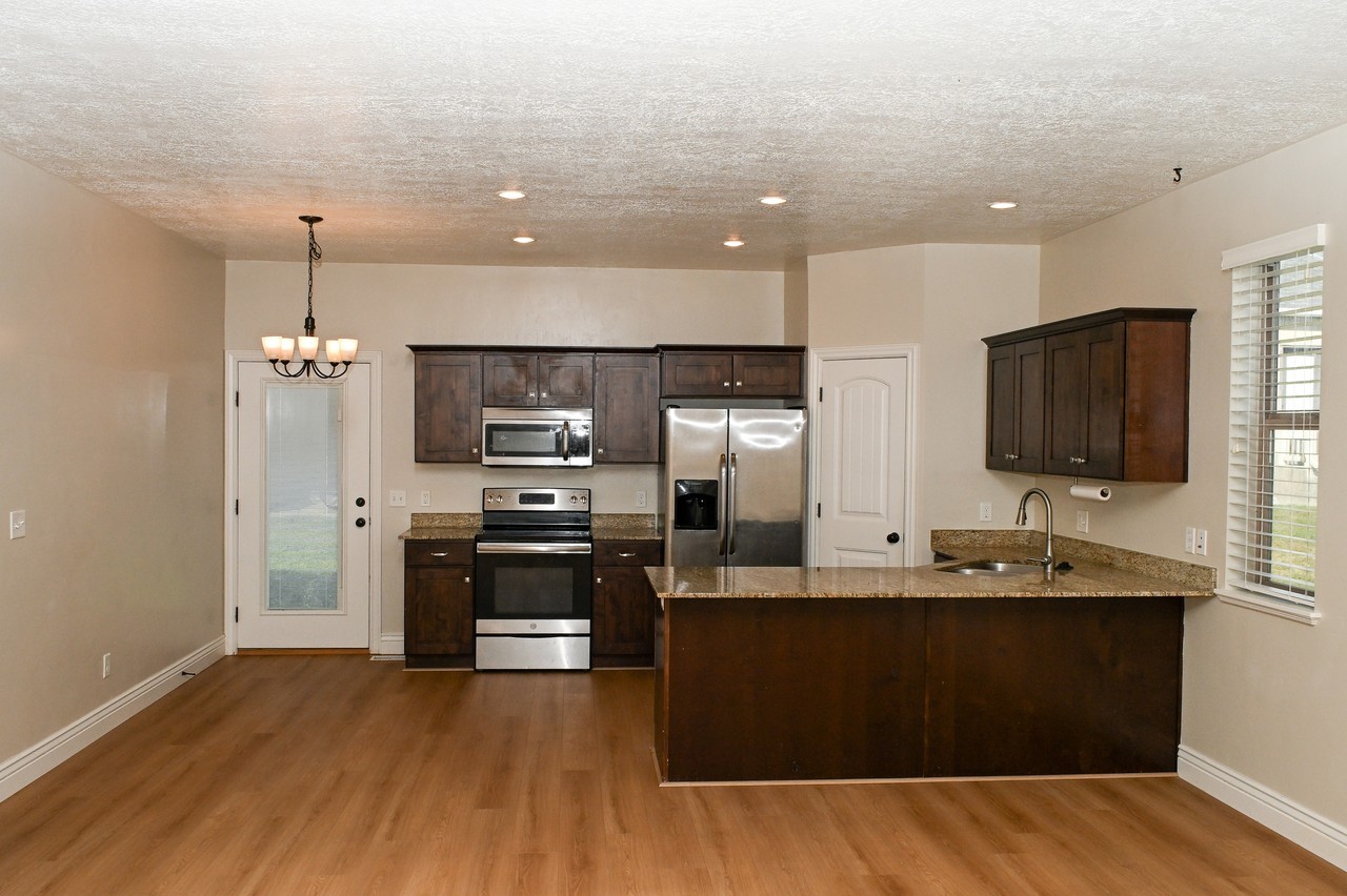123 E 690 S - Photo 2 of 29