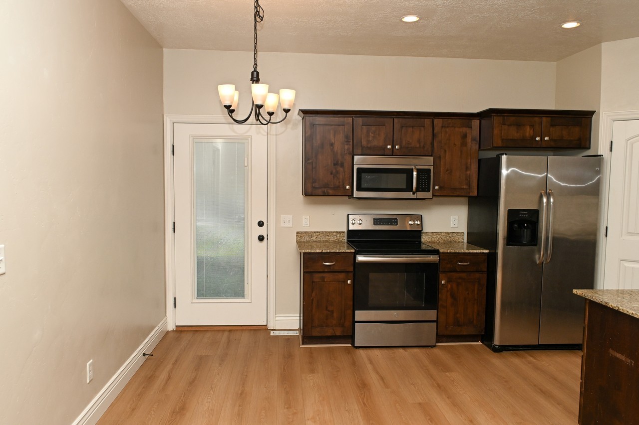 123 E 690 S - Photo 5 of 29