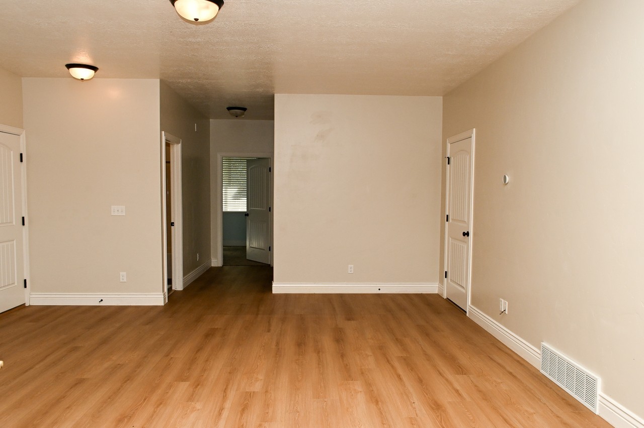 123 E 690 S - Photo 6 of 29