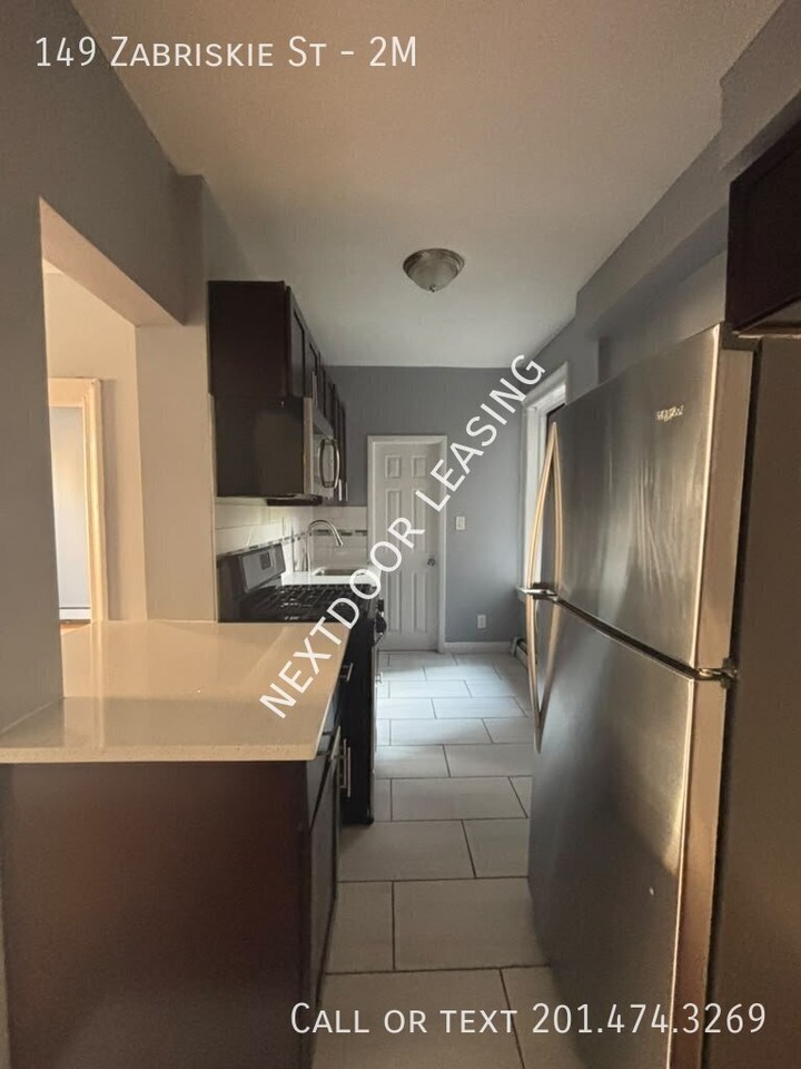 149 Zabriskie St #2M - Photo 2 of 6