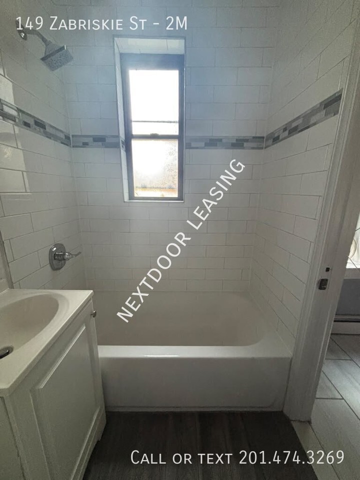 149 Zabriskie St #2M - Photo 4 of 6