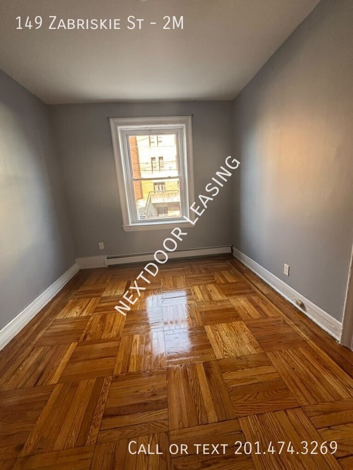 149 Zabriskie St #2M - Photo 5 of 6