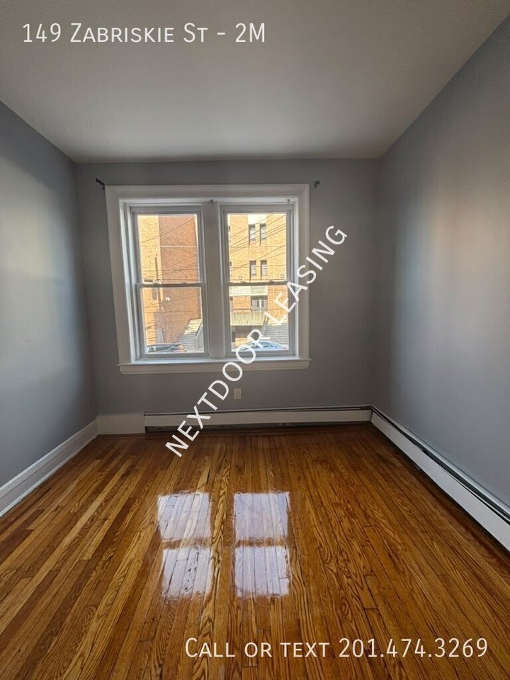 149 Zabriskie St #2M - Photo 6 of 6