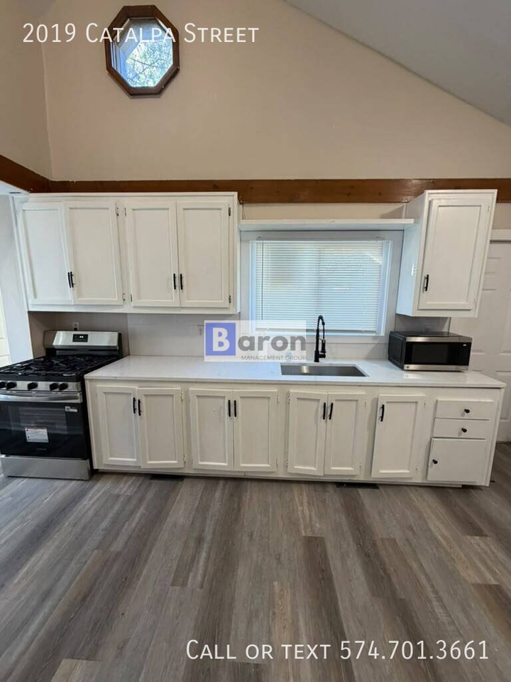 2019 Catalpa Ave - Photo 4 of 16