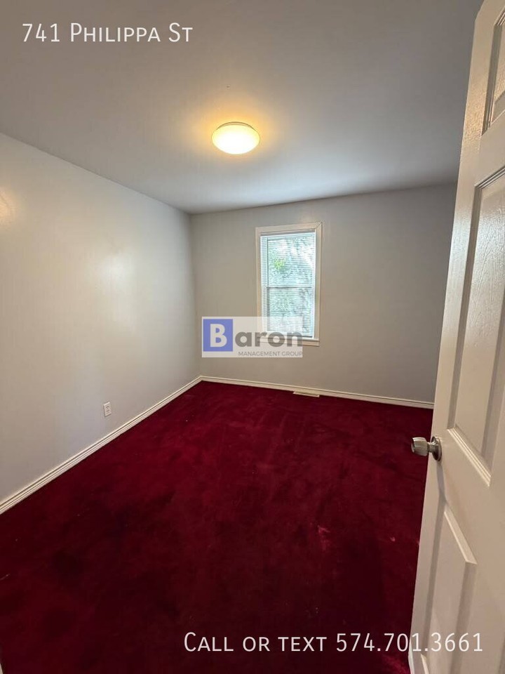 741 Philippa St - Photo 2 of 9