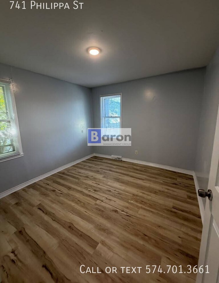 741 Philippa St - Photo 4 of 9