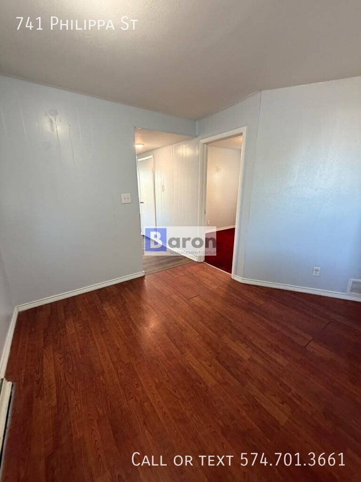 741 Philippa St - Photo 7 of 9