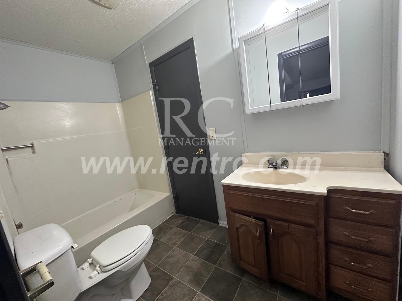 202 E English St #E - Photo 4 of 9