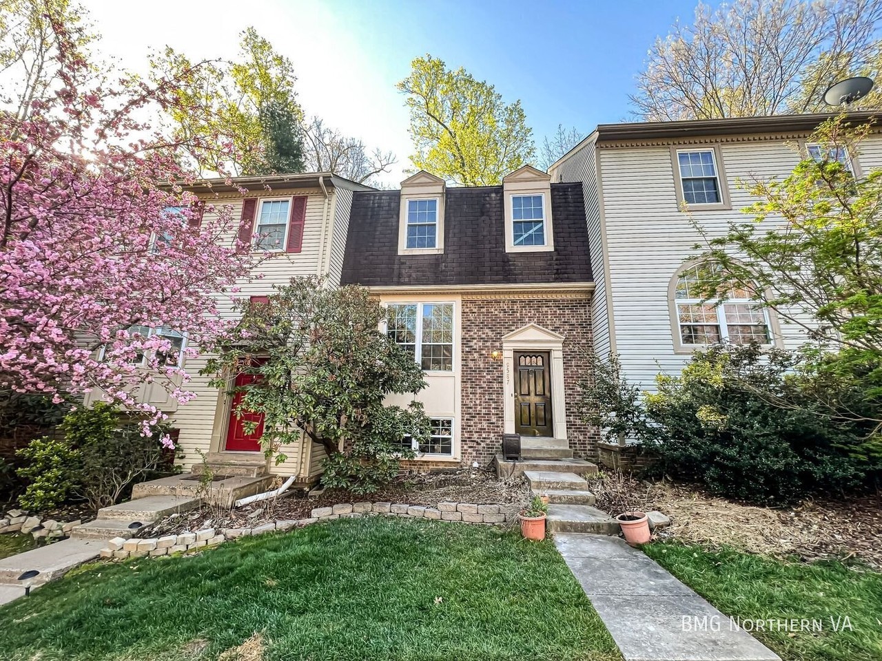 9587 Lindenbrook St - Photo 2 of 25