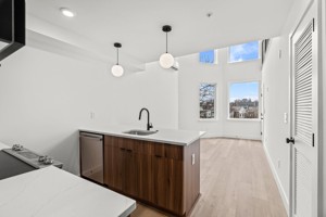 featured image of 4710 Woodland Ave #3
